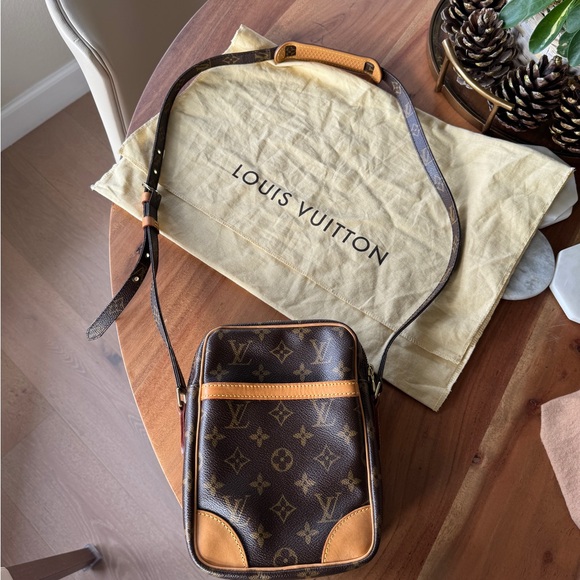 Price driop!! Louis Vuitton Monogram Danube Crossbody Bag - Picture 15 of 15